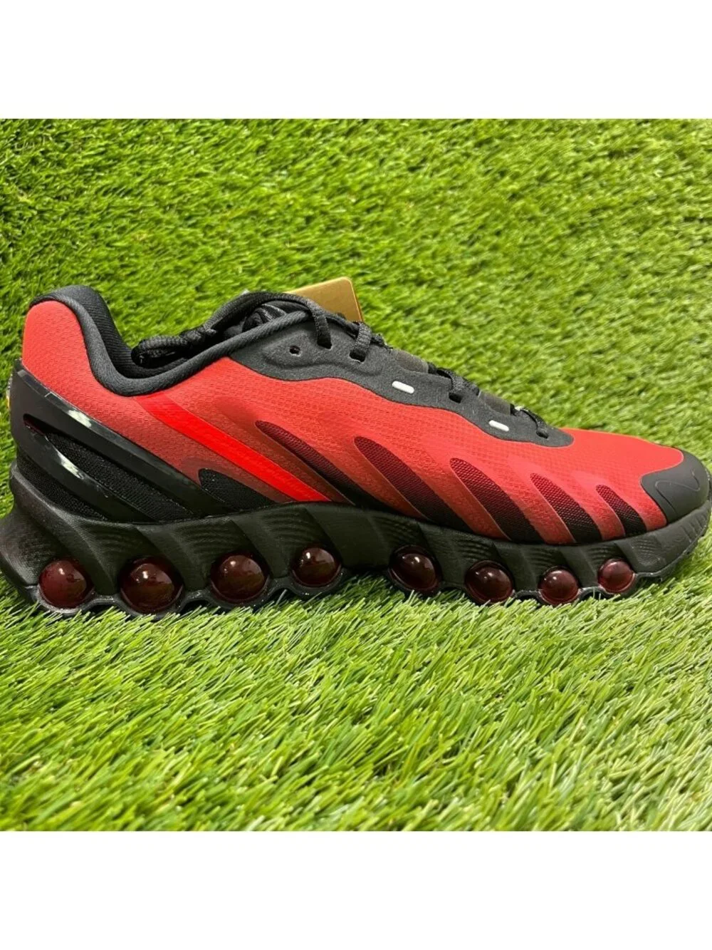 Nike Air Max DN8 Black Bright Crimson Red Mens Size 9.5 Running Shoes Sneakers